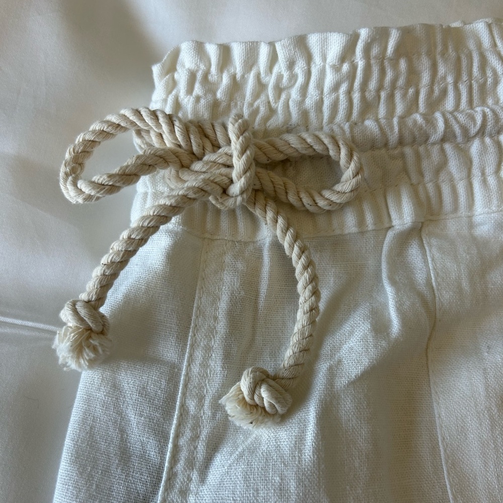 NWT Roxy shorts. Sz XL. Off white linen blend. Rope tie detail. Adorable! - Picture 15 of 16
